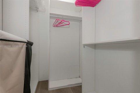 Condominio en alquiler en Miami Beach, Florida, 70.61 m2 № 2011289 - foto 27
