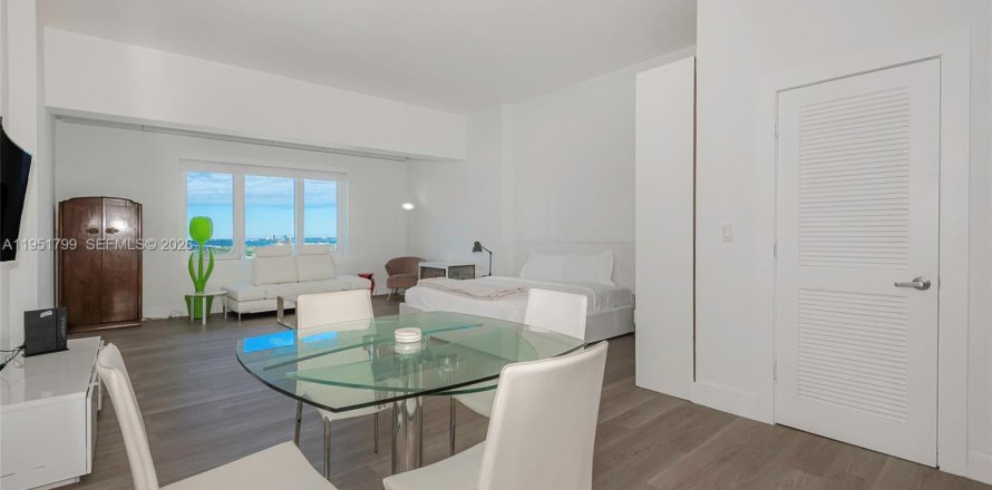 Estudio en el Condominio en Miami Beach, Florida  № 2011289