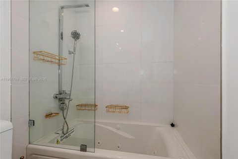 Condominio en alquiler en Miami Beach, Florida, 70.61 m2 № 2011289 - foto 26