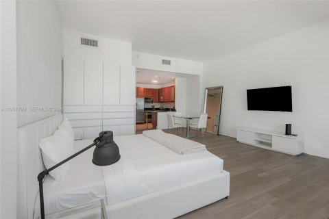 Condominio en alquiler en Miami Beach, Florida, 70.61 m2 № 2011289 - foto 13