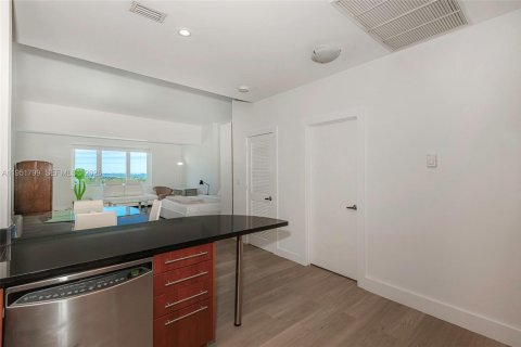 Condominio en alquiler en Miami Beach, Florida, 70.61 m2 № 2011289 - foto 24