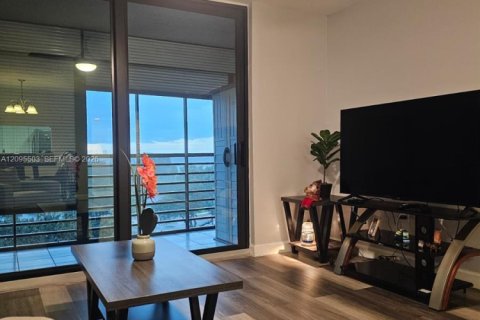 Condo in Pembroke Pines, Florida, 2 bedrooms № 2392103 - photo 3