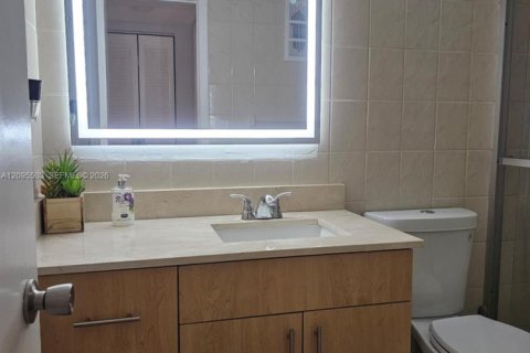 Condo in Pembroke Pines, Florida, 2 bedrooms № 2392103 - photo 7