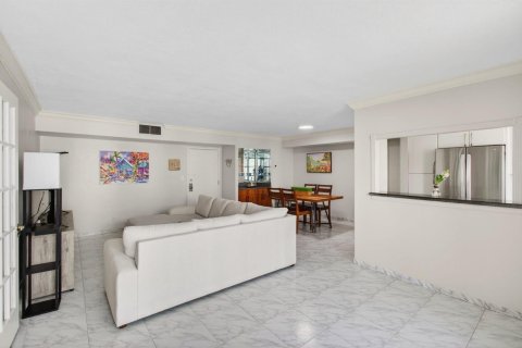 Купить кондоминиум в Хиллсборо-Бич, Флорида 5 комнат, 106.84м2, № 2245502 - фото 15