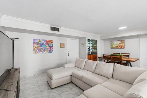 Купить кондоминиум в Хиллсборо-Бич, Флорида 5 комнат, 106.84м2, № 2245502 - фото 11