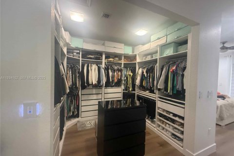 Снять в аренду кондоминиум в Коконат Крик, Флорида 3 спальни, 175.4м2, № 1992429 - фото 24