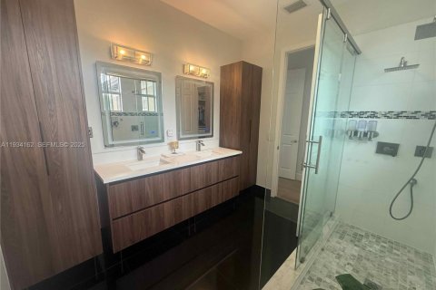 Снять в аренду кондоминиум в Коконат Крик, Флорида 3 спальни, 175.4м2, № 1992429 - фото 20