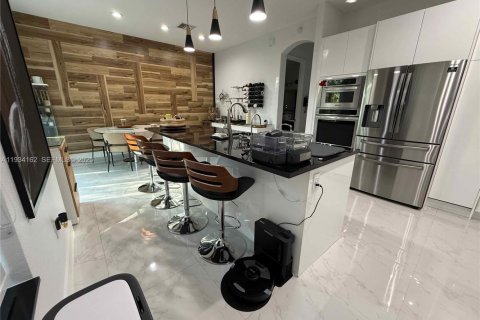 Снять в аренду кондоминиум в Коконат Крик, Флорида 3 спальни, 175.4м2, № 1992429 - фото 5