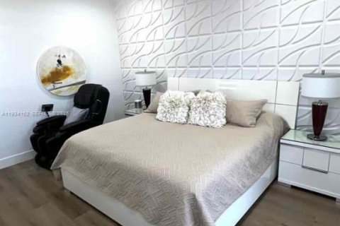 Снять в аренду кондоминиум в Коконат Крик, Флорида 3 спальни, 175.4м2, № 1992429 - фото 27