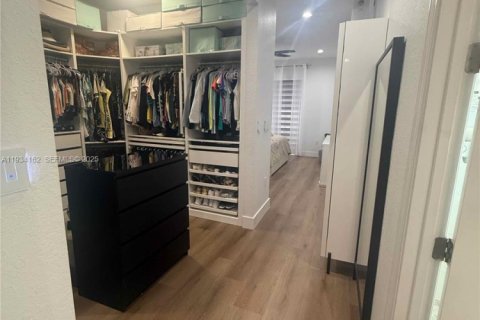 Снять в аренду кондоминиум в Коконат Крик, Флорида 3 спальни, 175.4м2, № 1992429 - фото 22