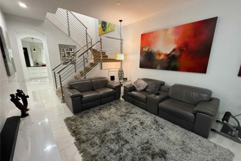 Снять в аренду кондоминиум в Коконат Крик, Флорида 3 спальни, 175.4м2, № 1992429 - фото 3