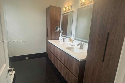 Снять в аренду кондоминиум в Коконат Крик, Флорида 3 спальни, 175.4м2, № 1992429 - фото 19