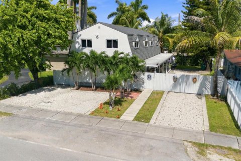 Immobilier commercial à vendre à Miami, Floride: 260.13 m2 № 2417507 - photo 3