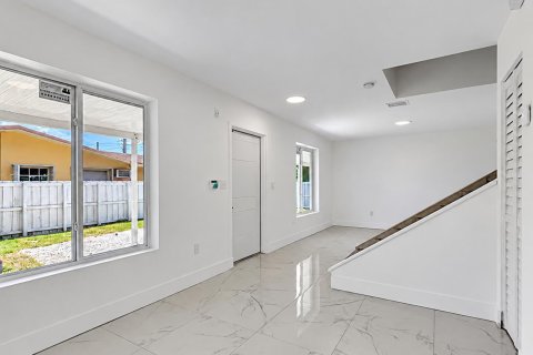 Immobilier commercial à vendre à Miami, Floride: 260.13 m2 № 2417507 - photo 28