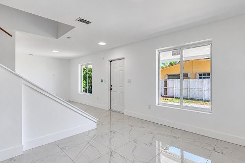 Immobilier commercial à vendre à Miami, Floride: 260.13 m2 № 2417507 - photo 23