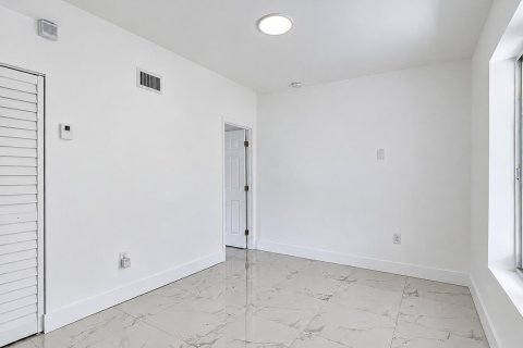 Immobilier commercial à vendre à Miami, Floride: 260.13 m2 № 2417507 - photo 24
