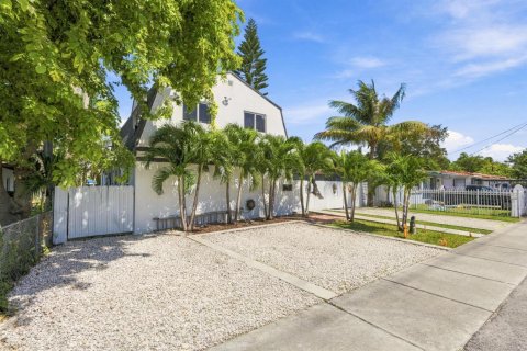 Immobilier commercial à Miami, Floride 260.13 m2 № 2417507