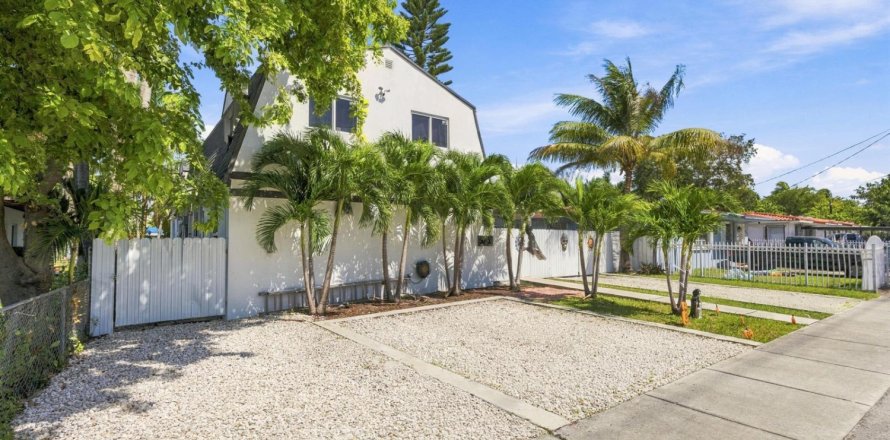 Immobilier commercial à Miami, Floride 260.13 m2 № 2417507