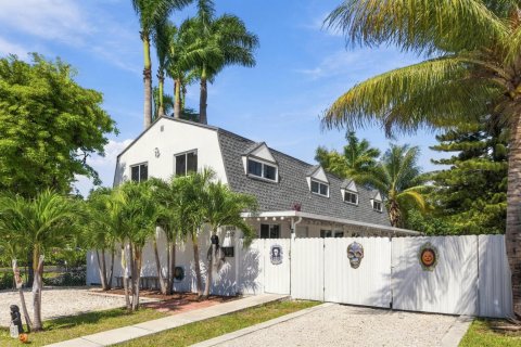Immobilier commercial à vendre à Miami, Floride: 260.13 m2 № 2417507 - photo 4
