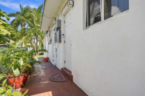 Immobilier commercial à vendre à Miami, Floride: 260.13 m2 № 2417507 - photo 16