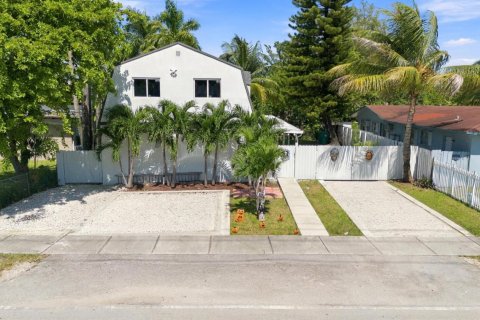 Immobilier commercial à vendre à Miami, Floride: 260.13 m2 № 2417507 - photo 2