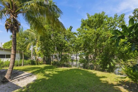 Immobilier commercial à vendre à Miami, Floride: 260.13 m2 № 2417507 - photo 12