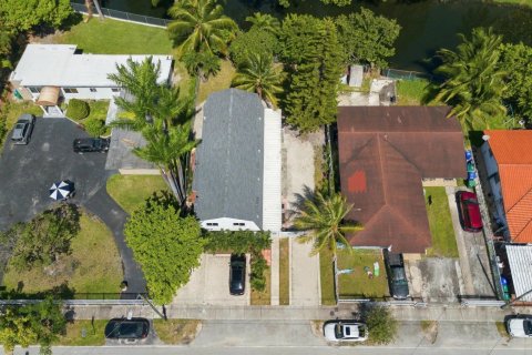 Immobilier commercial à vendre à Miami, Floride: 260.13 m2 № 2417507 - photo 17