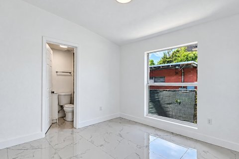 Immobilier commercial à vendre à Miami, Floride: 260.13 m2 № 2417507 - photo 26