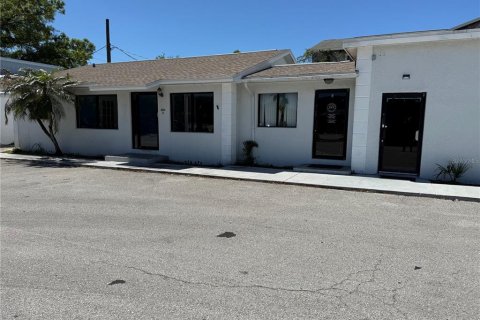 Commercial property in Pinellas Park, Florida 92.9 sq.m. № 1724439 - photo 1