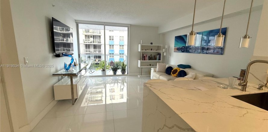 Кондоминиум с 1 спальней в Майами, Флорида № 1974293