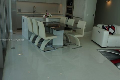 Condo in Sunny Isles Beach, Florida, 2 bedrooms  № 1858573 - photo 13