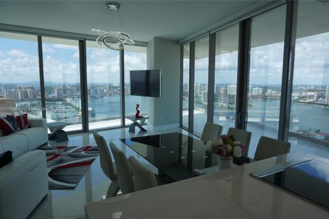 Condo in Sunny Isles Beach, Florida, 2 bedrooms  № 1858573 - photo 18