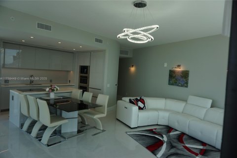 Condo in Sunny Isles Beach, Florida, 2 bedrooms  № 1858573 - photo 12