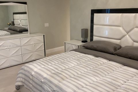 Condo in Sunny Isles Beach, Florida, 2 bedrooms  № 1858573 - photo 22