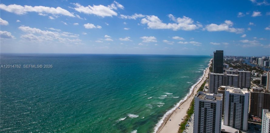 Condo à Hallandale Beach, Floride, 3 chambres № 2145713