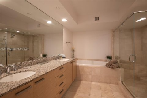 Copropriété à vendre à Hallandale Beach, Floride: 3 chambres, 155.61 m2 № 2145713 - photo 15