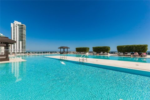 Copropriété à vendre à Hallandale Beach, Floride: 3 chambres, 155.61 m2 № 2145713 - photo 18