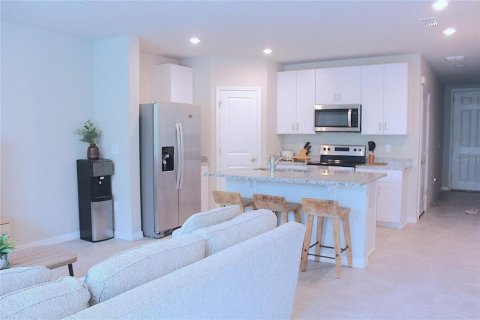 Townhouse in Brandon, Florida 3 bedrooms, 141.68 sq.m. № 2097437 - photo 9