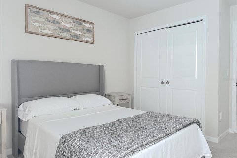Townhouse in Brandon, Florida 3 bedrooms, 141.68 sq.m. № 2097437 - photo 18