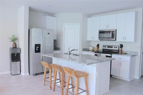Townhouse in Brandon, Florida 3 bedrooms, 141.68 sq.m. № 2097437 - photo 10