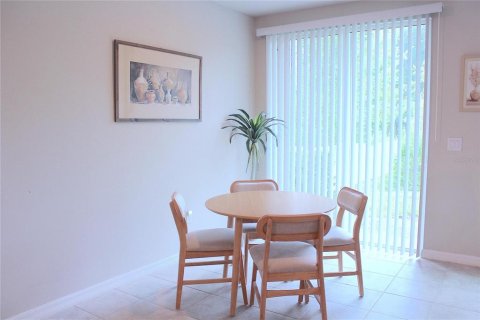 Townhouse in Brandon, Florida 3 bedrooms, 141.68 sq.m. № 2097437 - photo 8