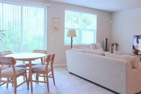 Townhouse in Brandon, Florida 3 bedrooms, 141.68 sq.m. № 2097437 - photo 7