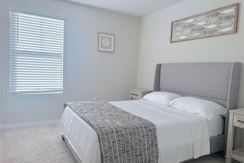 Townhouse in Brandon, Florida 3 bedrooms, 141.68 sq.m. № 2097437 - photo 17