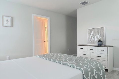 Townhouse in Brandon, Florida 3 bedrooms, 141.68 sq.m. № 2097437 - photo 23