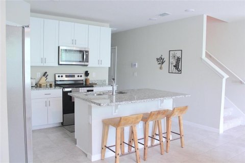Townhouse in Brandon, Florida 3 bedrooms, 141.68 sq.m. № 2097437 - photo 11