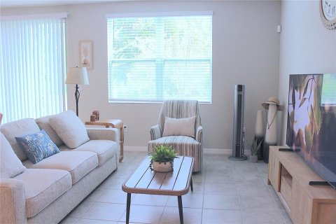 Townhouse in Brandon, Florida 3 bedrooms, 141.68 sq.m. № 2097437 - photo 6