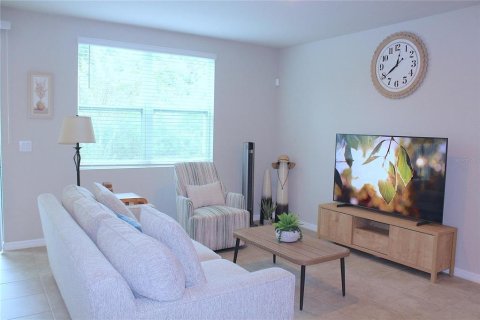 Townhouse in Brandon, Florida 3 bedrooms, 141.68 sq.m. № 2097437 - photo 5