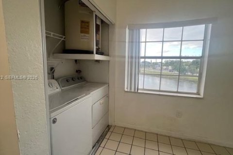 Купить кондоминиум в Окленд-Парк, Флорида 2 спальни, 104.14м2, № 1997736 - фото 3