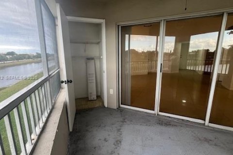 Купить кондоминиум в Окленд-Парк, Флорида 2 спальни, 104.14м2, № 1997736 - фото 4