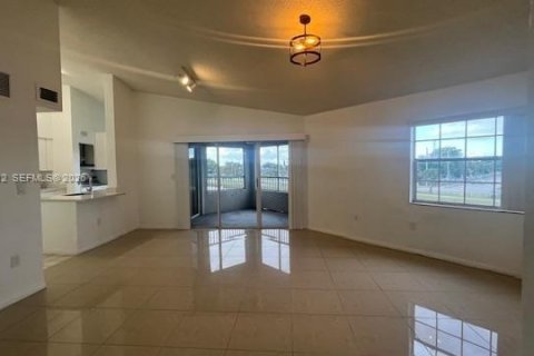 Кондоминиум с 2 спальнями в Окленд-Парк, Флорида № 1997736